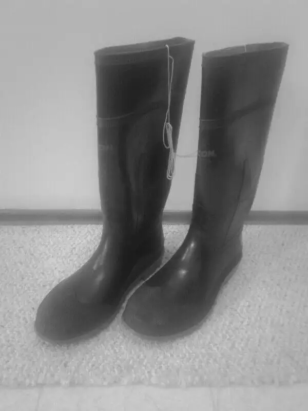Rubber Safety Boots, ( Brand New) in Men's Shoes in Medicine Hat - Image 11