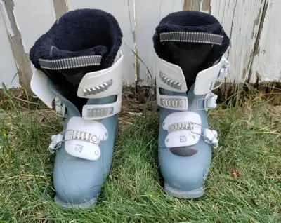 Salomon ski boots size 5.5 (23.5), View more