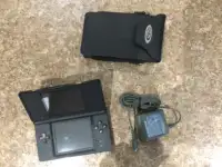 Nintendo DS lite avec chargeur et etui