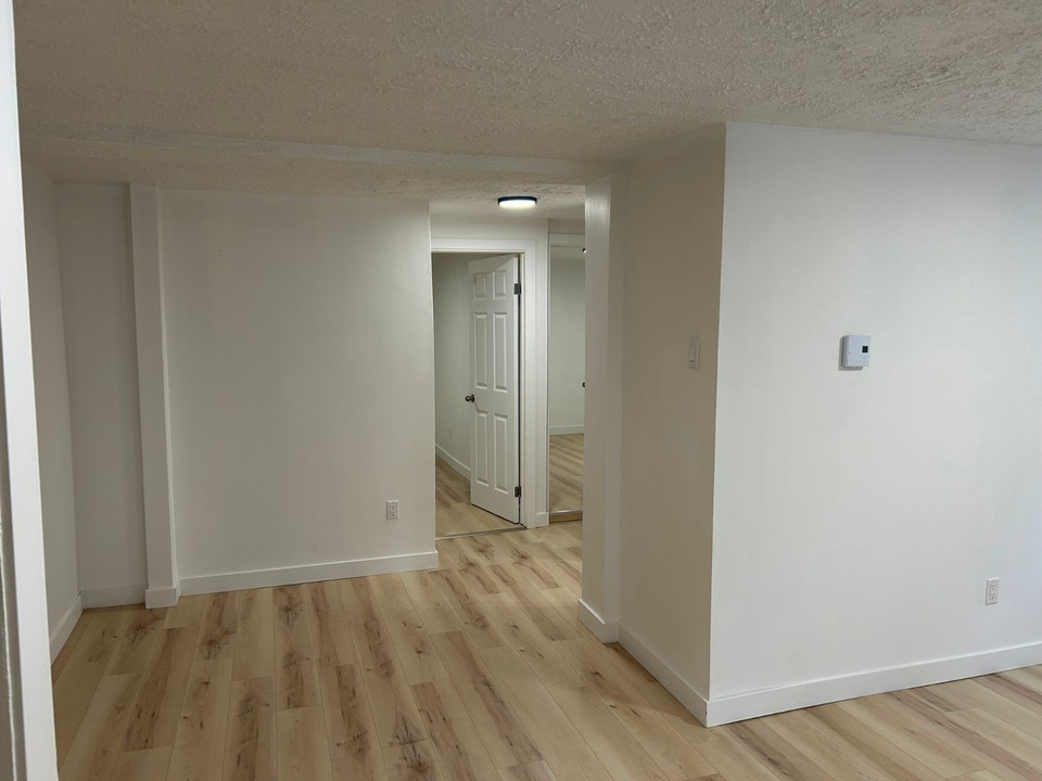 Beau 4 1/2 rénové, eau chaude incluse Ouest de l'ile PRES DE TOU 2