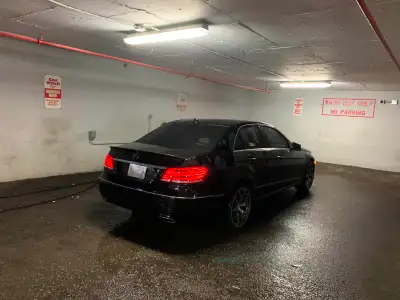 Selling this E300 w212 Generation. Navi/Sunroof/ambient lighting/Sport mode &Economy mode. Etc. Full...