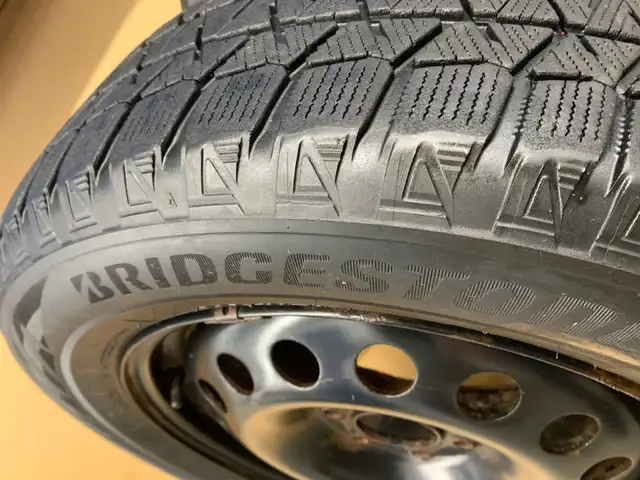 225/60/17 tire + rim Bridgestone winter 6x114.3 in Tires & Rims in City of Toronto - Image 2