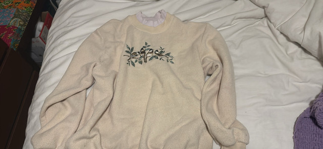  Vintage sweater in Women's - Tops & Outerwear in Ottawa