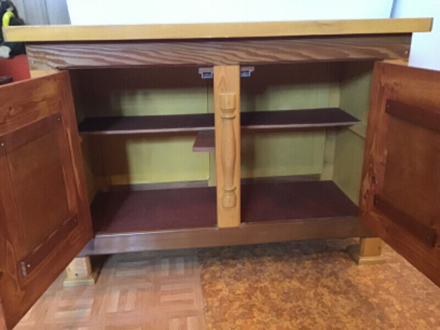 Meuble armoire ou buffet en bois dans Autre  à Laval/Rive Nord - Image 2