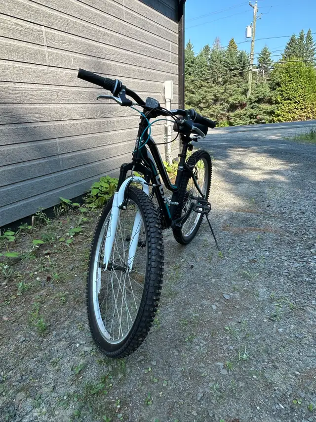 Vélo CCM Hardline 26 pour femme in Cruiser, Commuter & Hybrid in Laurentides - Image 3