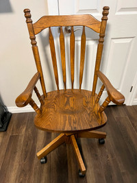 MENNONITE HAND-CRAFTED SOLID OAK WOODEN DESK CHAIR WITH LIFT-NEW