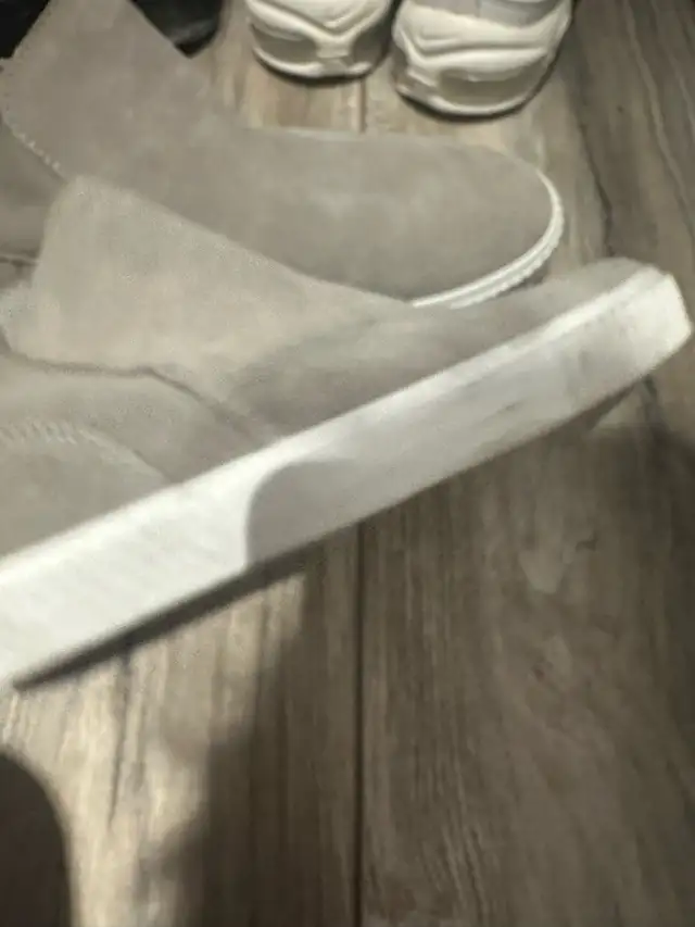 Timberland Chelsea Boots in Women's - Shoes in City of Toronto - Image 4