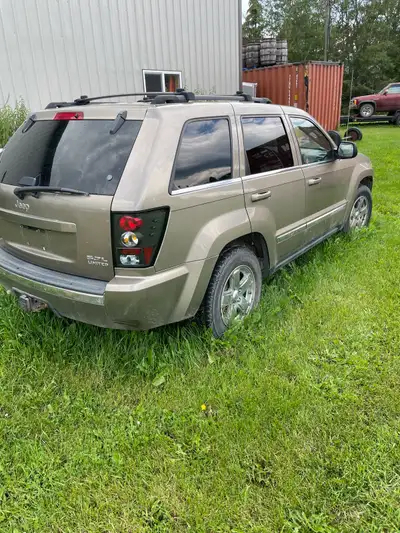2005 Jeep Grand Cherokee. Blown 5.7 Hemi. Nice body. Whole or parts. Dave 780 719-7519