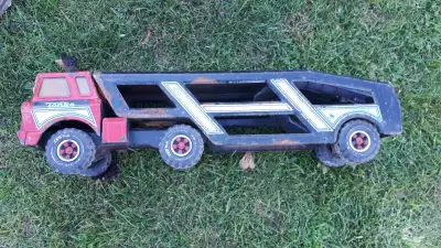 Vintage Tonka Car Carrier Truck – Classic Collectible Toy Up for sale is a classic Tonka Car Carrier...