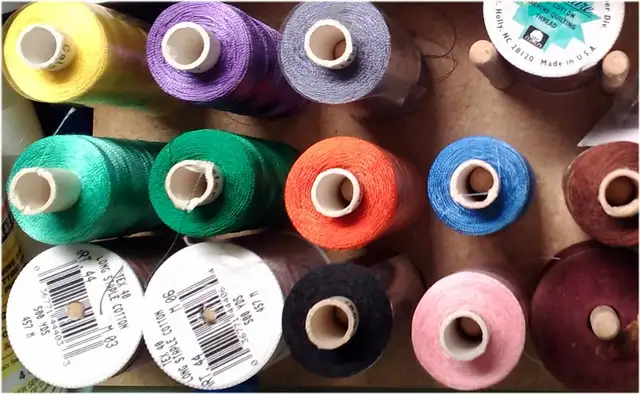 Janome Memory 8000 Embroidery  Sewing Machine in Hobbies & Crafts in Oakville / Halton Region - Image 6