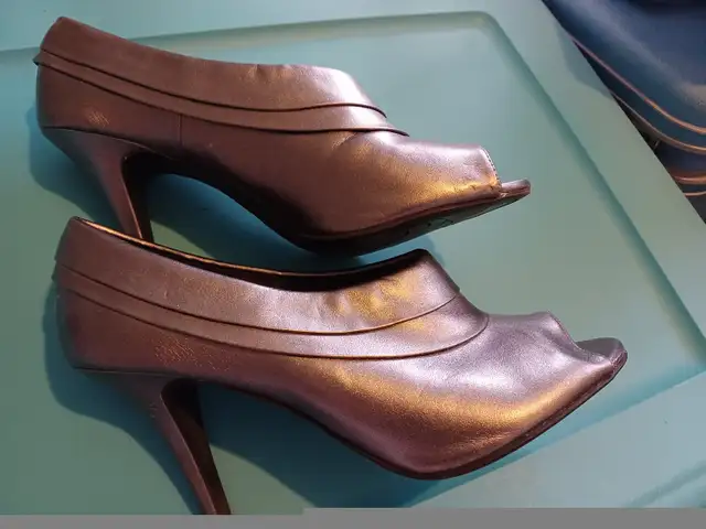 Fioni silver open toed high heels in Women's - Shoes in Calgary - Image 4
