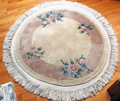 Round Chinese Wool Rug in Excellent Condition, View more
