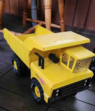Vintage Mighty Tinka metal Dump Truck. Mint condition.