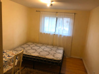 MASTER BEDROOM WITH BATHROOM RIGHT AT PLAZA STEELES AND BATHURST