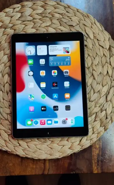 Apple iPad 5 9.7" 32GB Space Gray (WiFi), View more