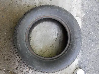 1 pneu d hiver de 15 good year peu depanner pour une remorque ou un vehicule