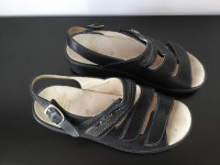 Sandales en cuir grandeur 36 - Women's Leather Sandals size 36