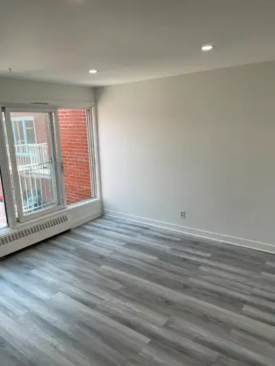 STUDIO 2 ½ Apt  Visite entre 11:00 et 3:00