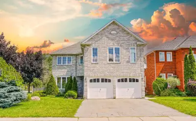 Executive Home in Blue Grass Meadows, Whitby