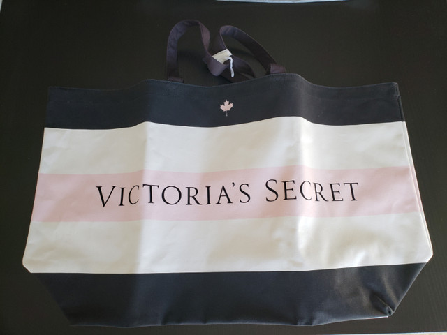 New Victoria Secret bag sac neuf Victoria Secret dans Femmes - Sacs et portefeuilles  à Laval/Rive Nord