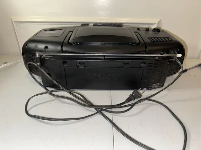 I deliver! Vintage Sony CFD-8 AM/FM Cassette/CD Player in Stereo Systems & Home Theatre in St. Albert - Image 3