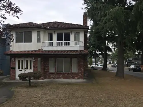 Top floor of vancouver special home for rent. 3 bedrooms and 2 washrooms. Corner lot with a huge sou...