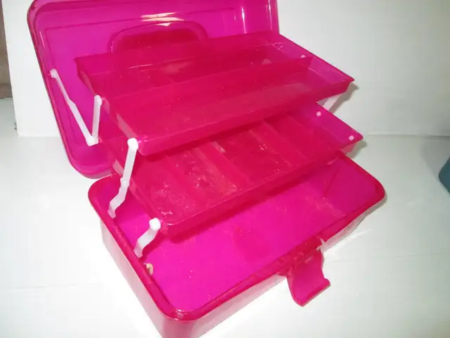 Lady's or Kid's Tool Box Red in Tool Storage & Benches in Oakville / Halton Region - Image 3