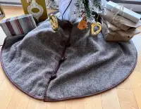 Jupe pour sapin de Noël (comme neuf ) - Christmas tree skirt