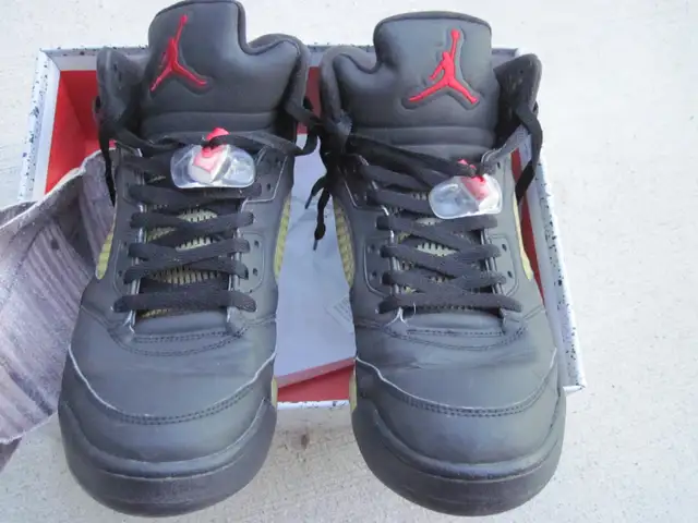 Jordan 5 Size 12 in Men's Shoes in Markham / York Region - Image 9