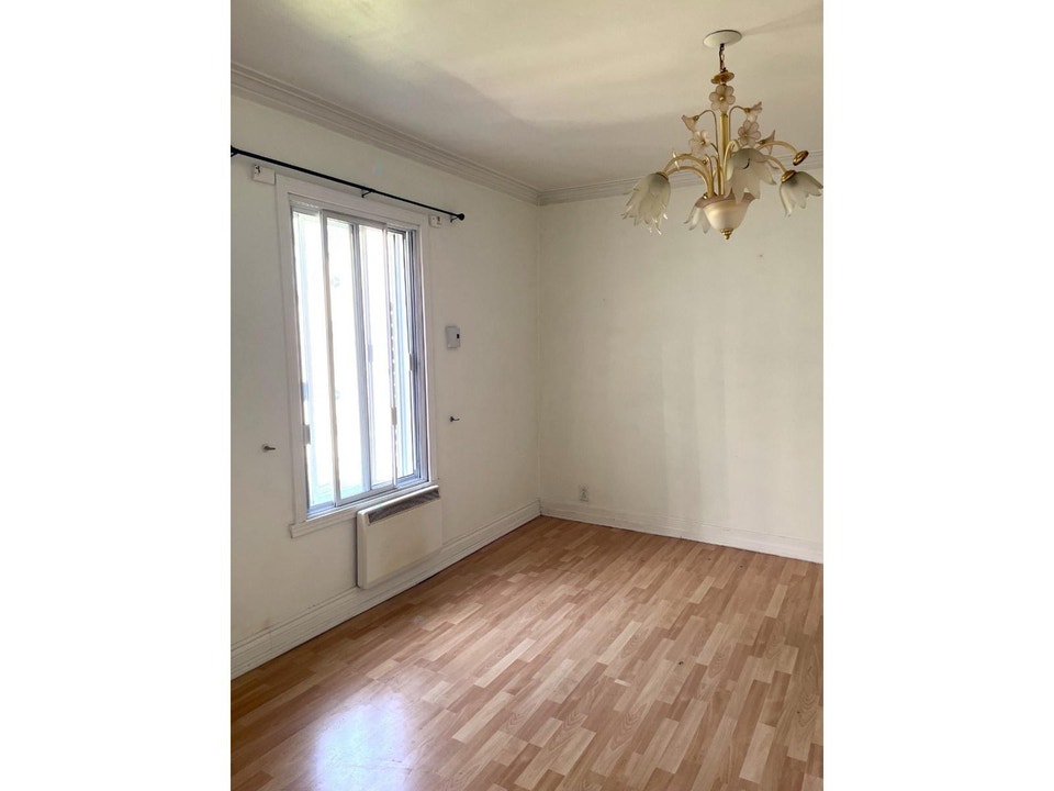 41/2 apartment at 2nd floor for rent (50 meters to metro monk) 5