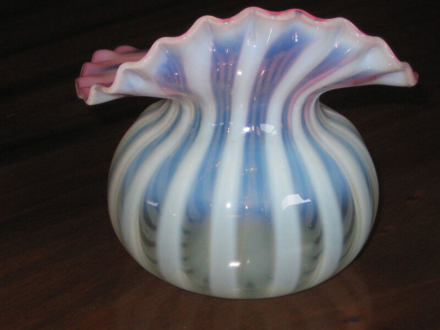 ANTIQUE HAND BLOWN NAILSEA GLASS VASE(LOCATION PORT DOVER) in Arts & Collectibles in St. Catharines - Image 3