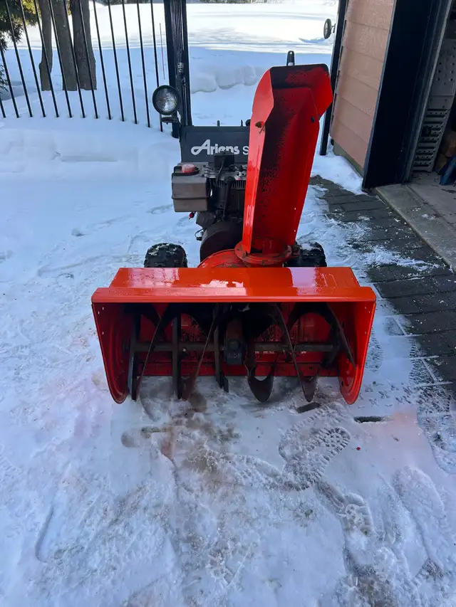 Souffleuse ariens ST10/32 LIQUIDATION in Snowblowers in Laval / North Shore - Image 3