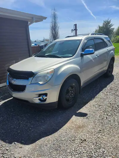 Chevrolet Equinox 2013 , avec 4 pneus hiver et été , 4 mags , sieges en cuirs , air climatisé , fonc...