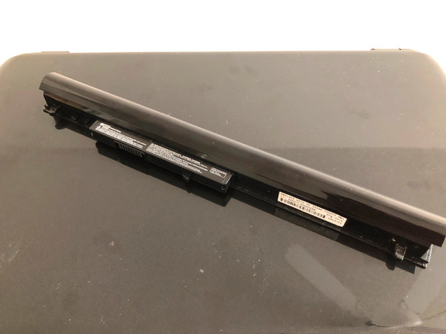HP 15-G088CA Notebook Original Genuine Battery in Laptop Accessories in City of Toronto - Image 3