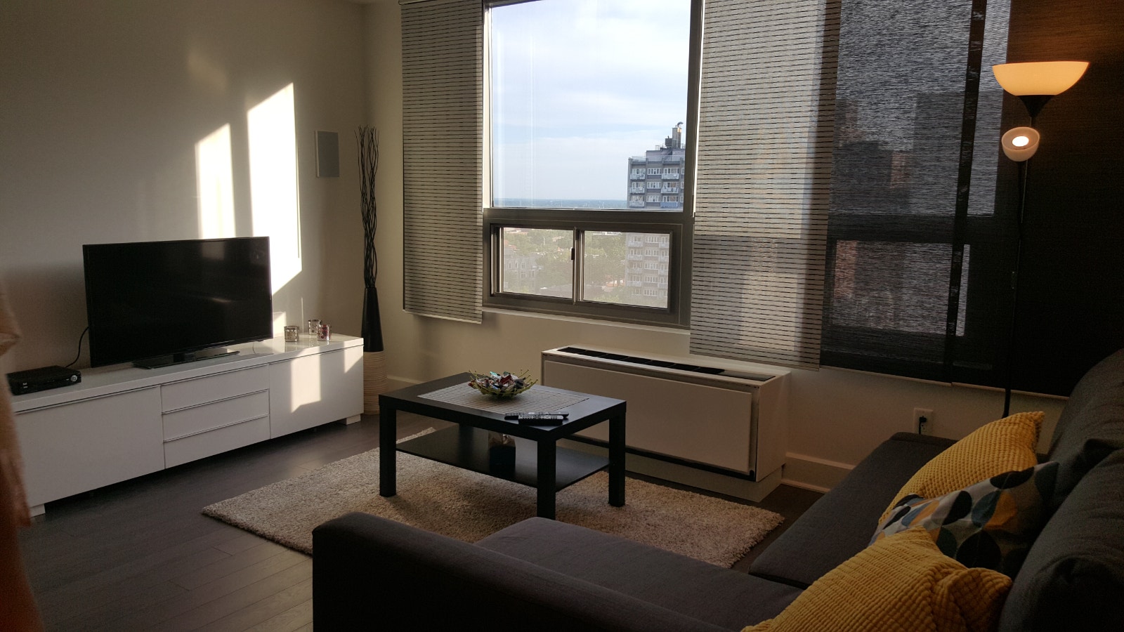 **ALL INCLUSIVE - Large bright Studio - Downtown Montreal** — photo 1