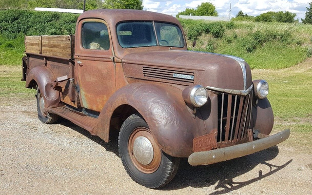 Looking for an older truck in Cars & Trucks in Kawartha Lakes