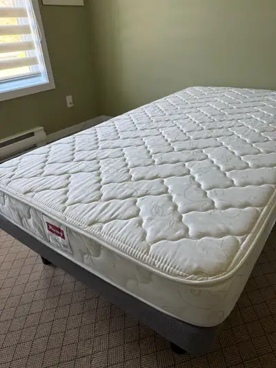 Matelas avec base sur pattes, View more