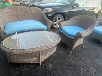 Beautiful like brand new condition no stain spot scratches or any kind of issues very pretty comes w...