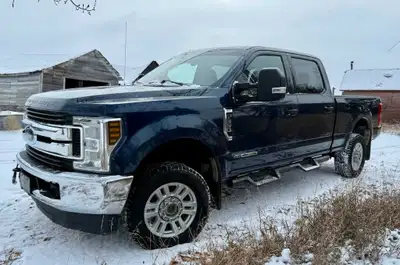 Really clean good truck has fithweel in box I allso have carfax history and a ford history on truck...