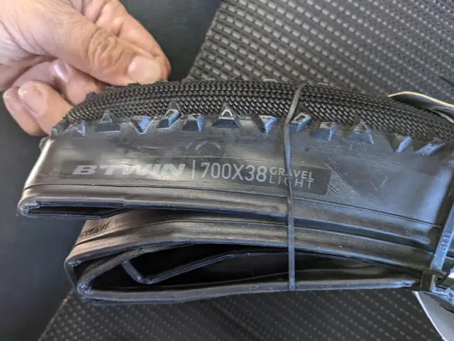 Btwin Gravel Light Bycicle Tire 700 x 38 in Frames & Parts in Mississauga / Peel Region - Image 4