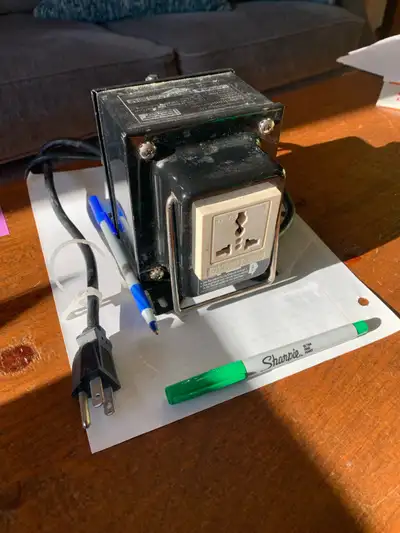 Venus H220 European outlet North America inpiut plug Auto Transformer to plug in European devices Gr...