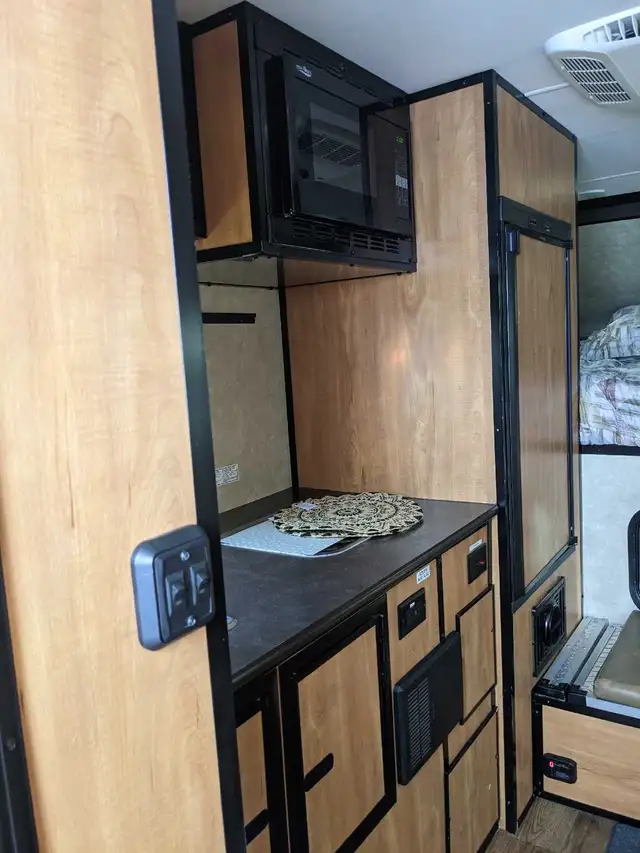 Campeur Porté 2016 Camp Lite 8.5 TC boîte 6.5 pi et camion ford in RVs & Motorhomes in Saguenay - Image 5