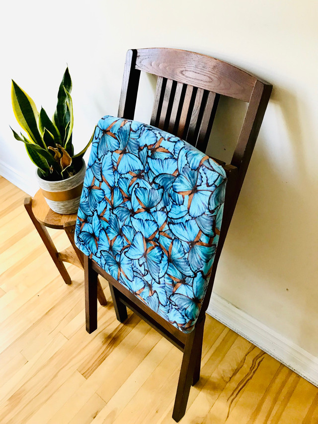 Belle chaise pliante stakmore en bois tissu neuf dans Chaises, Fauteuils inclinables  à Laval/Rive Nord - Image 3
