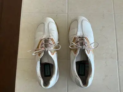 Women’s golf shoes size 7 1/2, View more