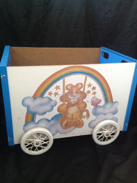 Vintage children toy box; coffre à jouets pour enfant