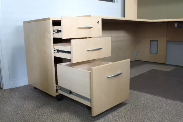Contemporary U-Shape Office Desk With Hutch & Filing Cabinet in Desks in Calgary - Image 9