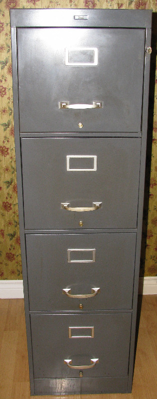 4-Drawer Metal Filing Cabinet in Bookcases & Shelving Units in Saint John - Image 2