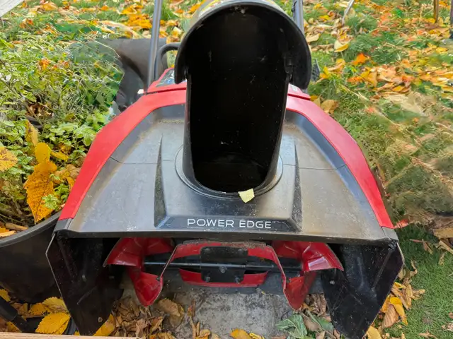 Toro 60V Max 21-inch Power Clear e21 Electric Cordless Snow Blow in Snowblowers in City of Toronto - Image 5