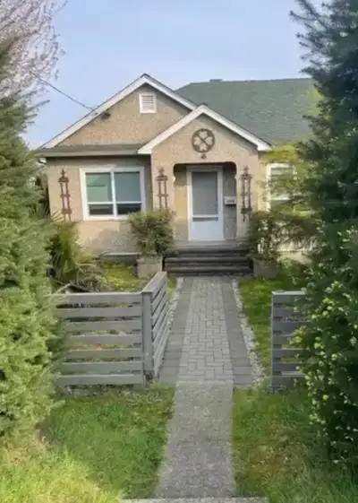 Quiet and peaceful 1 bedroom available in a shared house. Super convenient location—just a 1-minute...