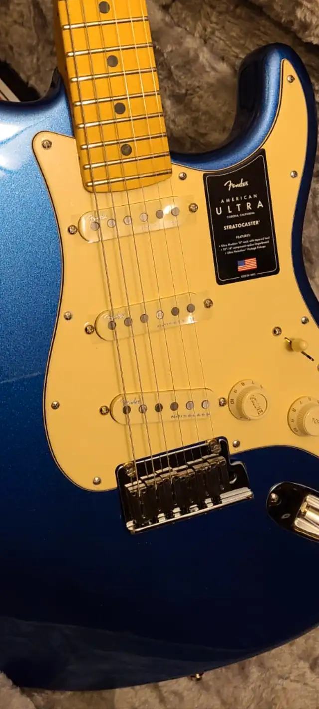 Fender American Ultra Stratocaster – Cobra Blue (Brand New)63234473828099123